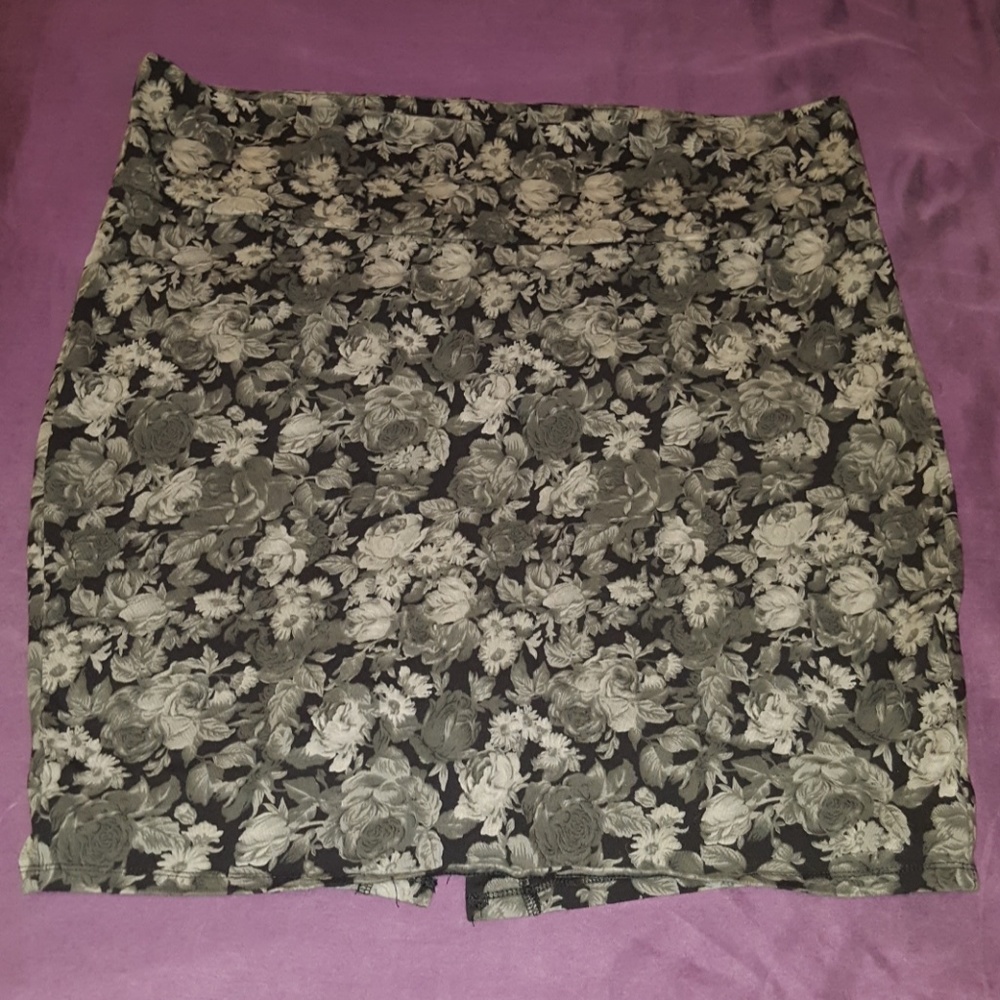 Torrid gray floral skirt